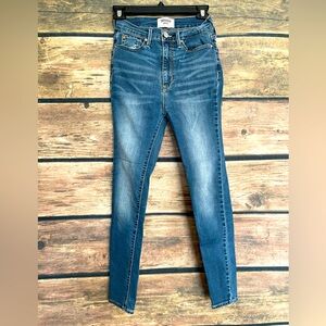 Like New Levi’s Ultra High-Rise Ankle Jeans